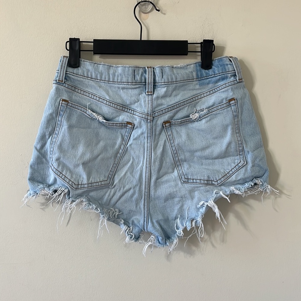 Abercrombie & Fitch The Mom Short High Rise Light Wash Distressed Denim Shorts - Picture 6 of 9